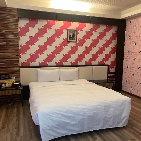 Hua Xiang Motel - Fengshan Kaohsiung Exteriör bild