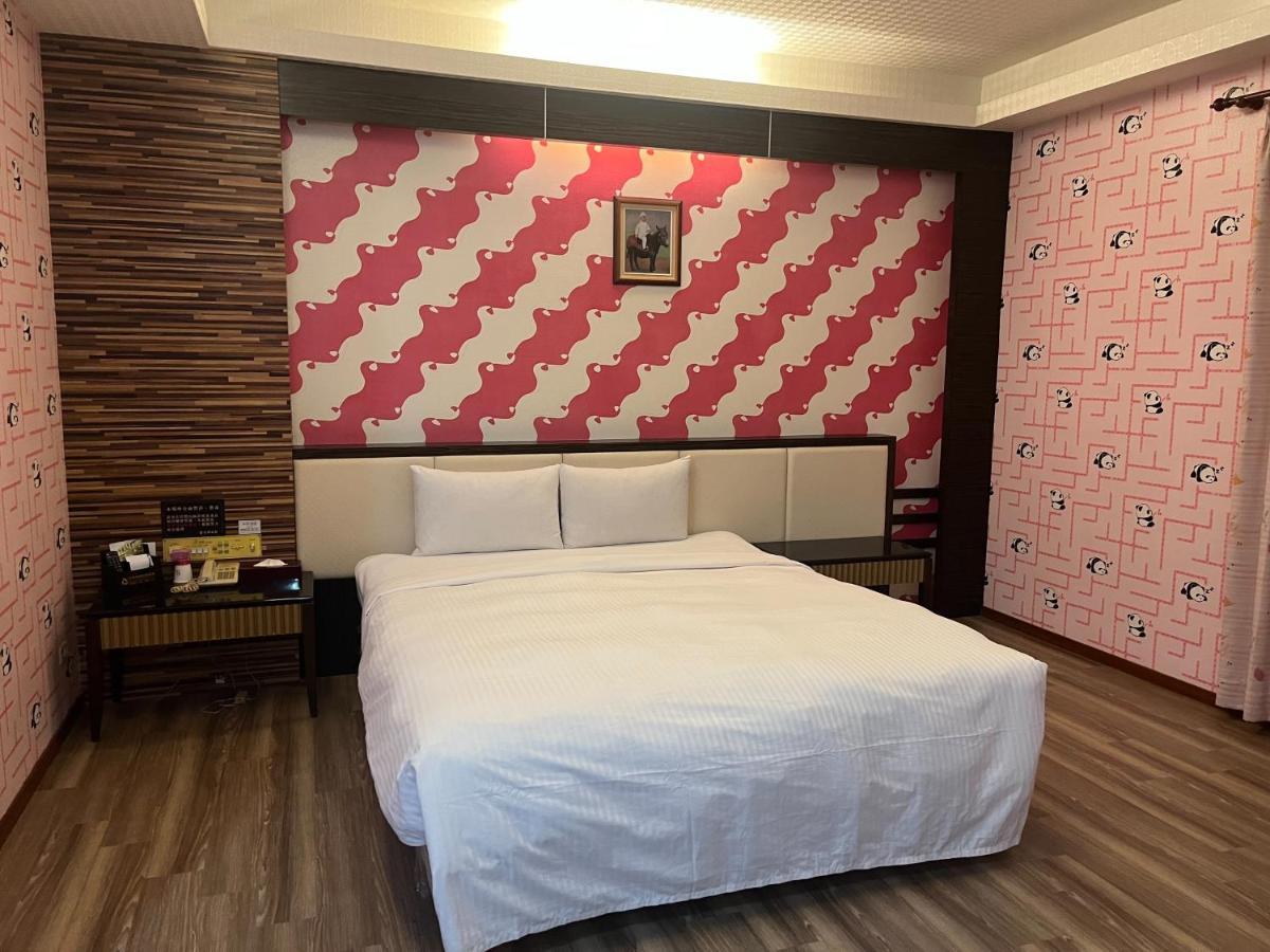 Hua Xiang Motel - Fengshan Kaohsiung Exteriör bild