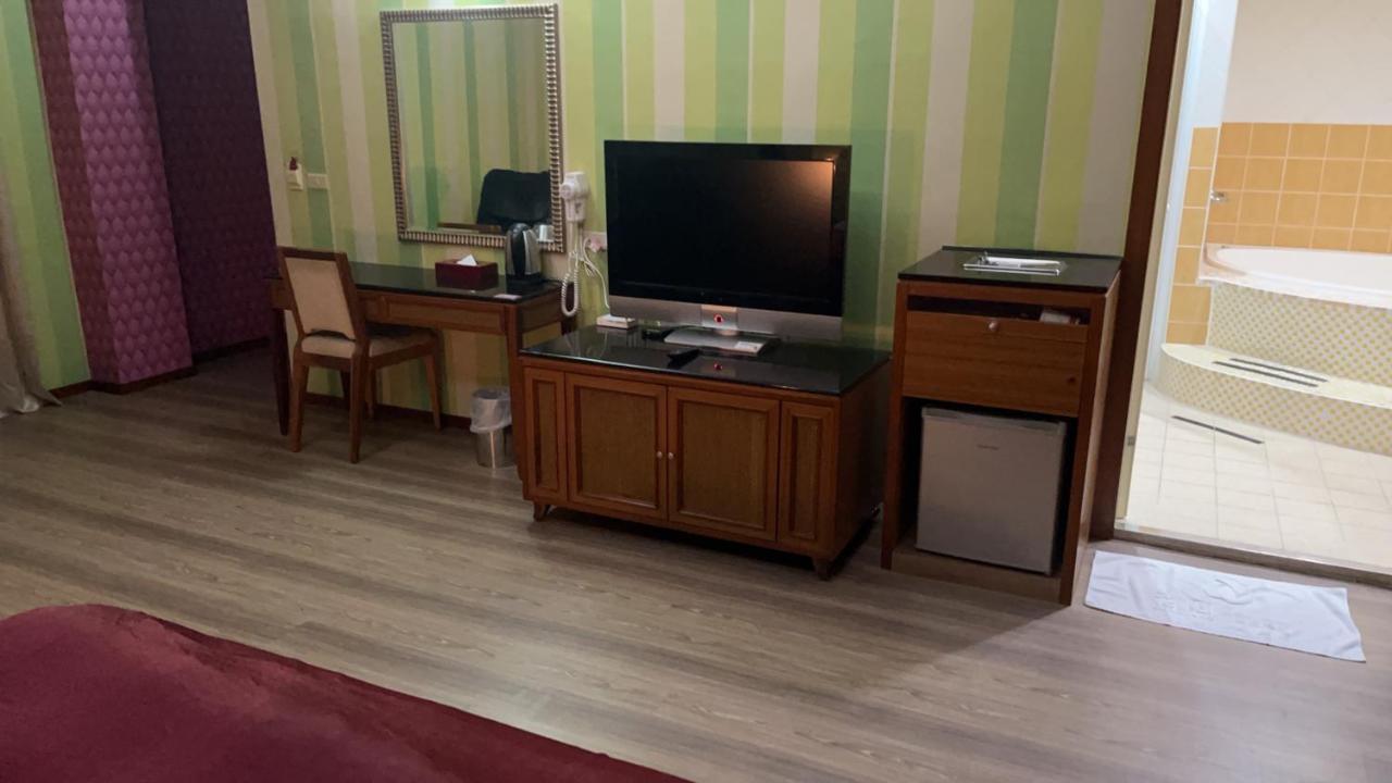 Hua Xiang Motel - Fengshan Kaohsiung Exteriör bild