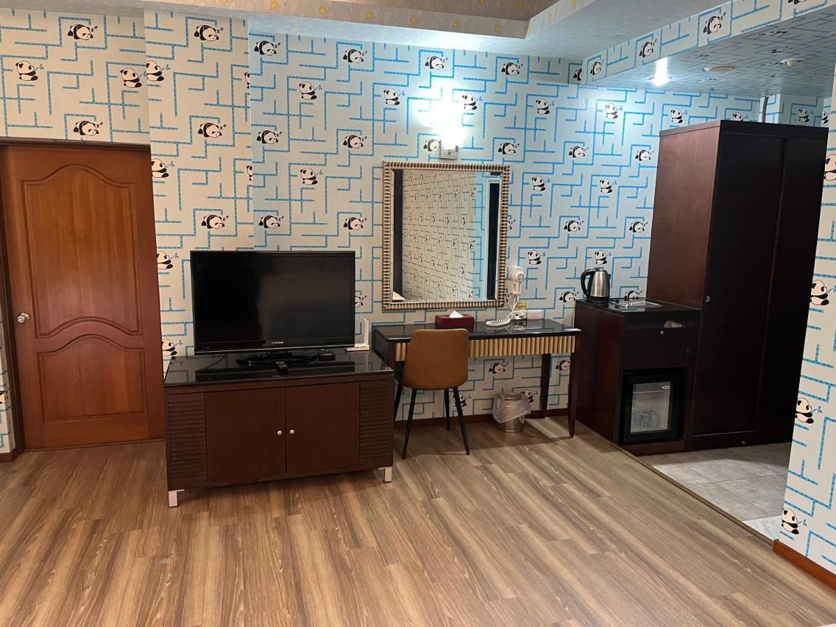 Hua Xiang Motel - Fengshan Kaohsiung Exteriör bild
