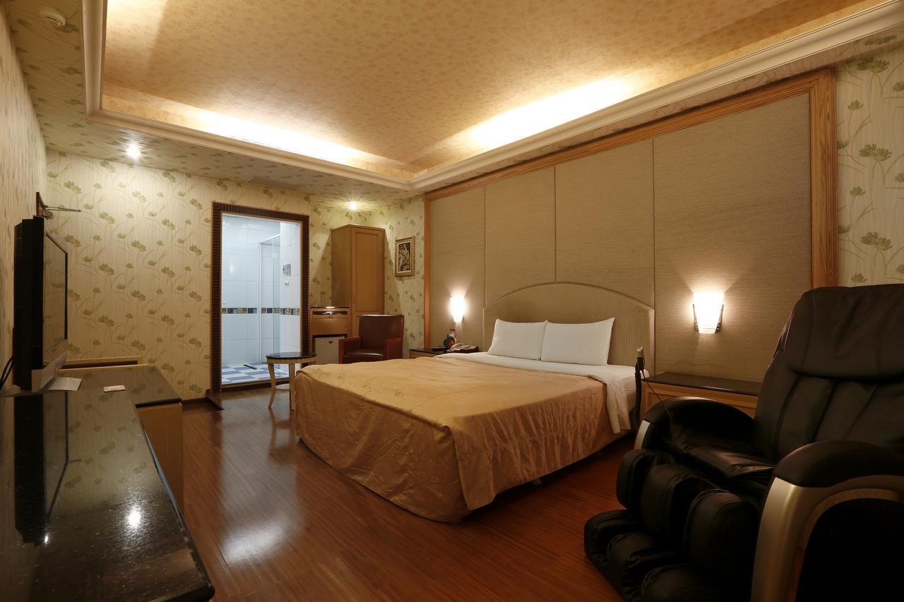 Hua Xiang Motel - Fengshan Kaohsiung Exteriör bild
