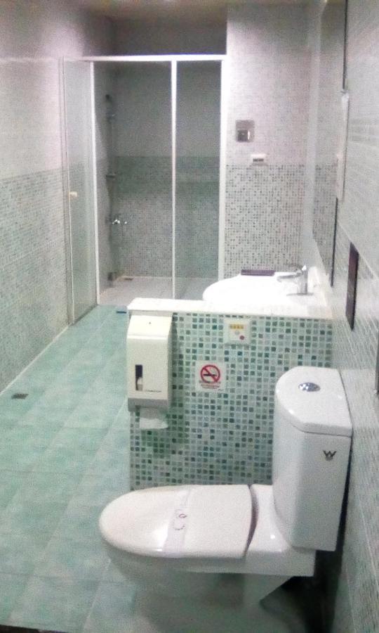 Hua Xiang Motel - Fengshan Kaohsiung Exteriör bild